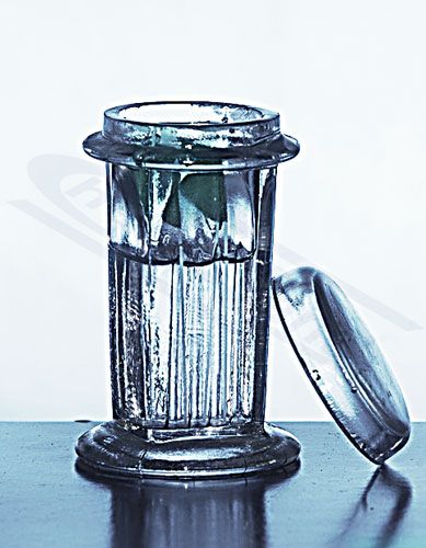 krāsošanas burka vertikāli pēc Coplin metodes 5 slaidiem.